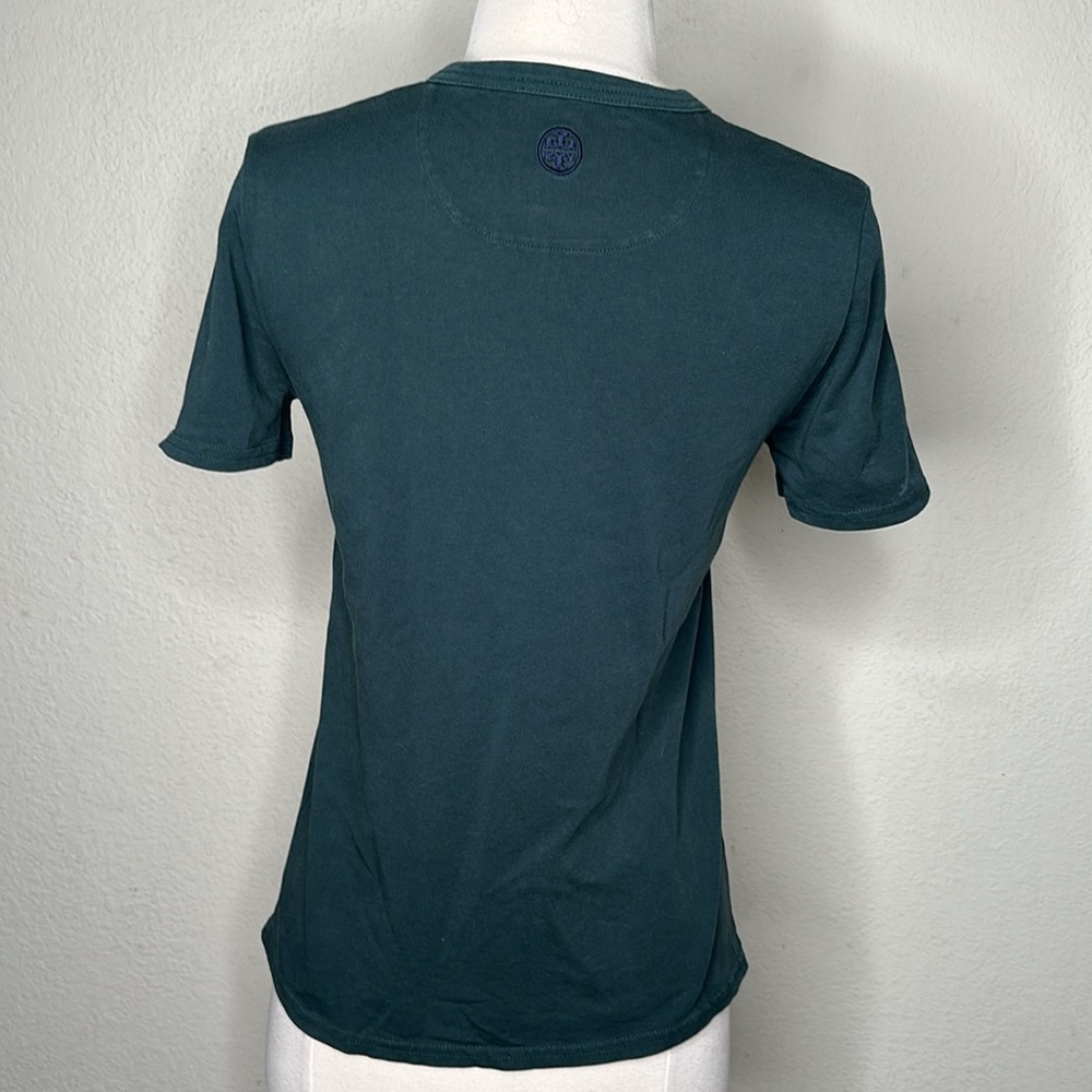 NWOT Tory Burch Apple T Shirt Green Size XS Quiet Luxury Classic New York City - Picture 6 of 9